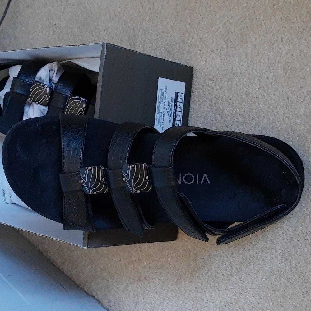 Vionic Sandal size 6